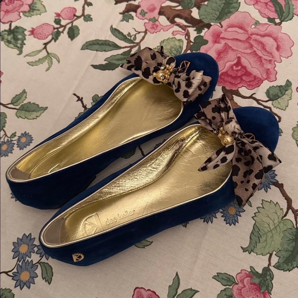Elegant Blue Velvet Women's Flats with Bow Accent - Picture 7 of 7